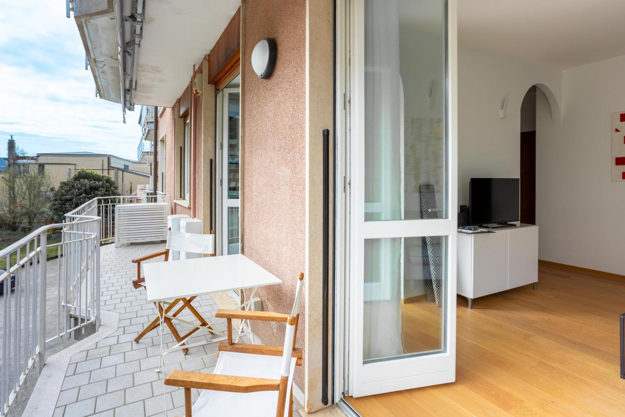 Suite 51 Appartamento Con Terrazzo A 50 Mt Dal Lago - Private Parking (Adults Only) Arona Exterior foto